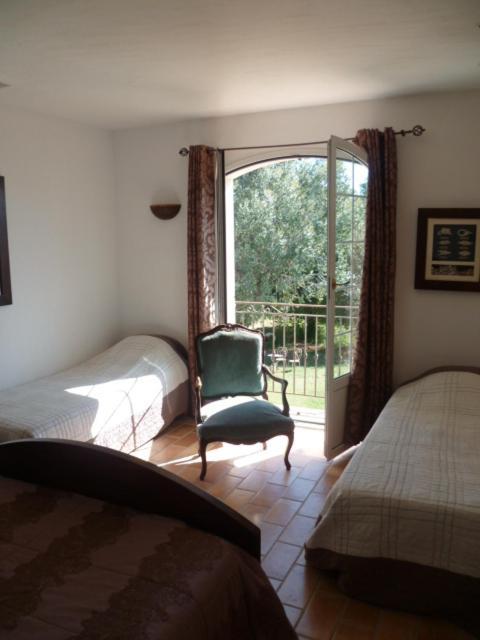 Chambre d'hôtes La Bastide des Eucalyptus Antibes Habitación foto
